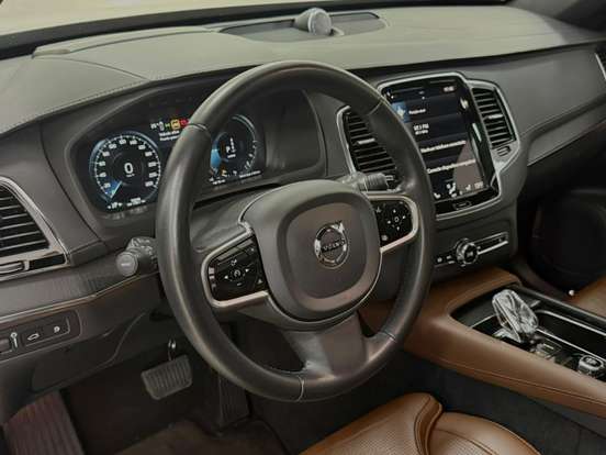 VOLVO-XC90-2022