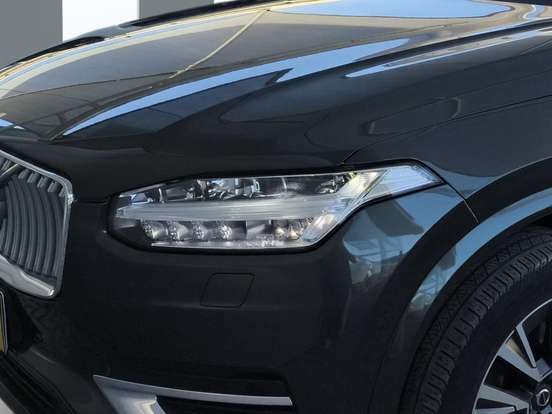 VOLVO-XC90-2021