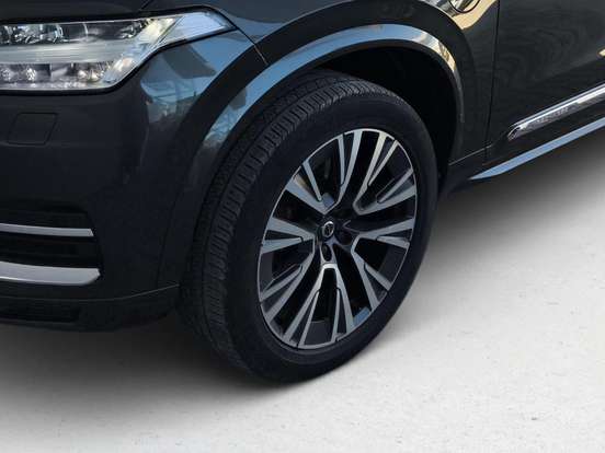 VOLVO-XC90-2021