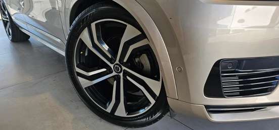 VOLVO-XC90-2023