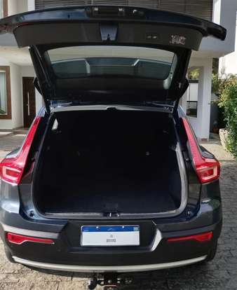 VOLVO-XC40-2021