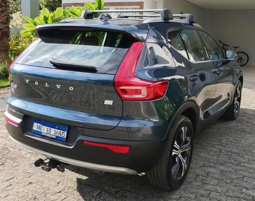 VOLVO-XC40-2021