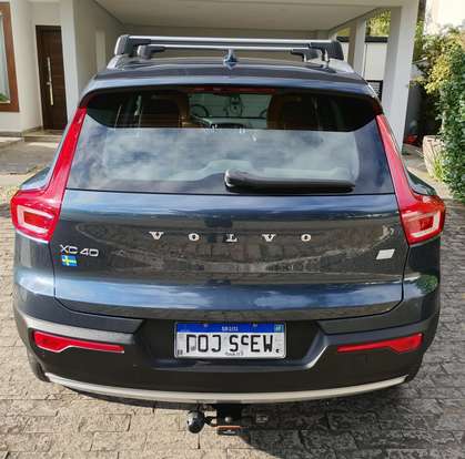 VOLVO-XC40-2021