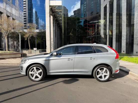 VOLVO-XC60-2.0 T5 R DESIGN TURBO GASOLINA 4P AUTOMÁTICO VOLVO-XC60-2015