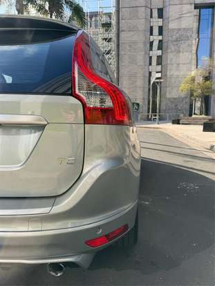 VOLVO-XC60-2015