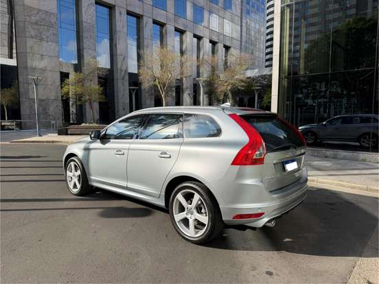 VOLVO-XC60-2.0 T5 R DESIGN TURBO GASOLINA 4P AUTOMÁTICO VOLVO-XC60-2015