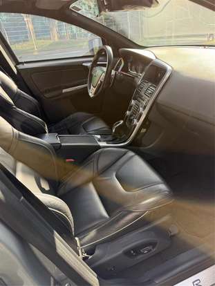 VOLVO-XC60-2015