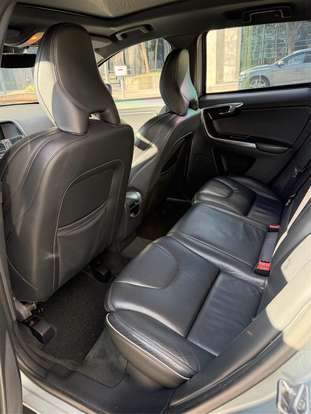 VOLVO-XC60-2015