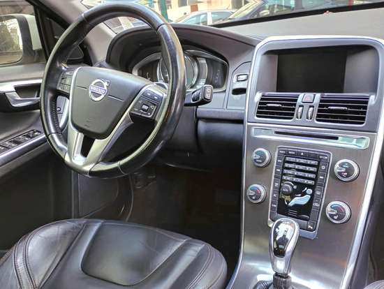 VOLVO-XC60-2014