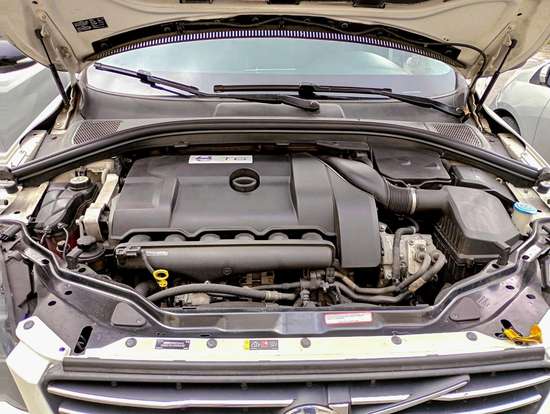 VOLVO-XC60-2014