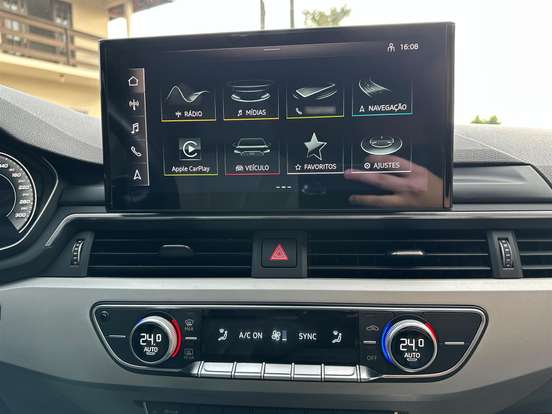 AUDI-A4-2021
