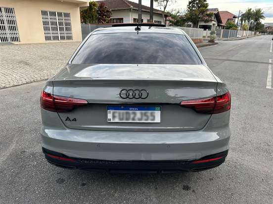 AUDI-A4-2021