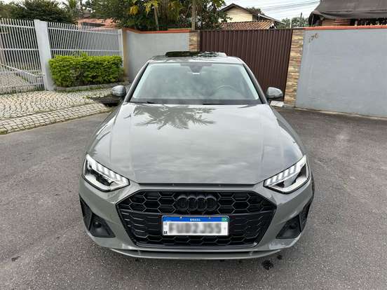 AUDI-A4-2021