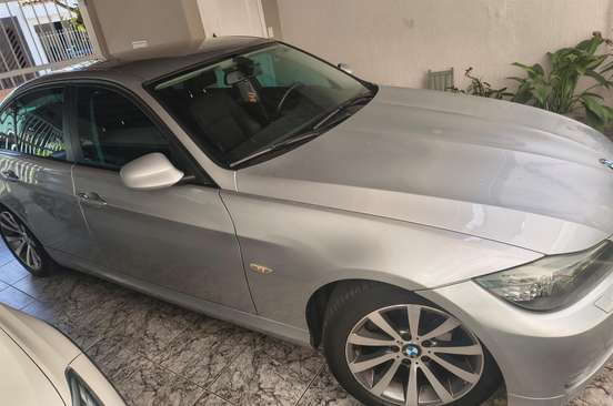 BMW-320i-2011