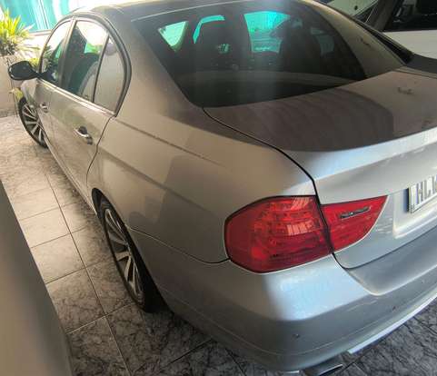 BMW-320i-2011