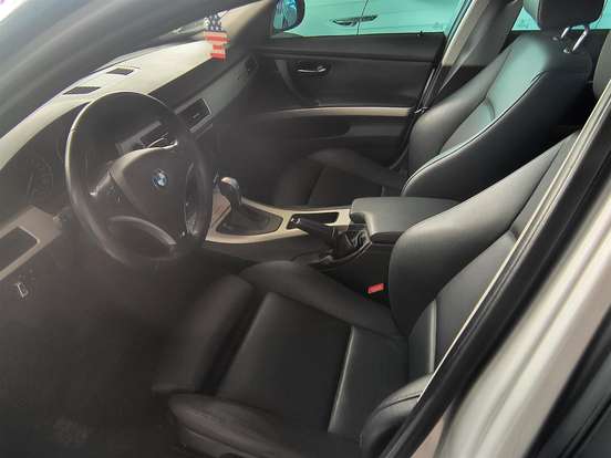 BMW-320i-2011