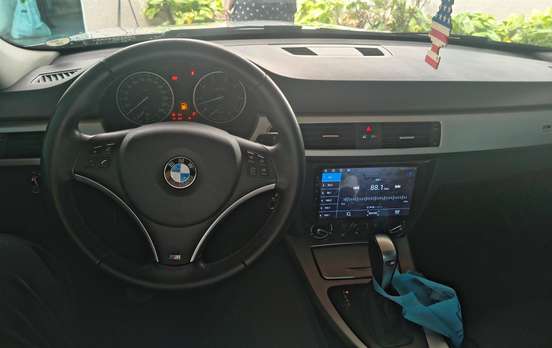 BMW-320i-2011