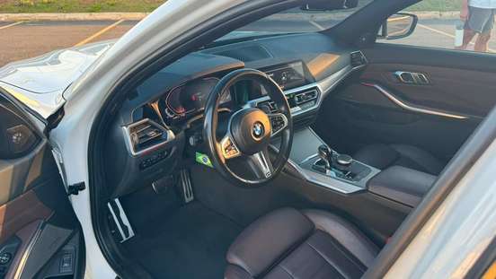 BMW-320i-2021