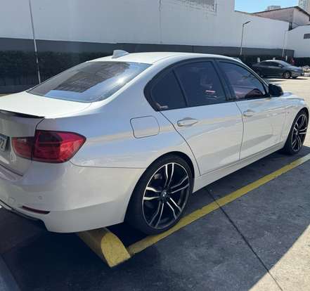 BMW-320i-2012