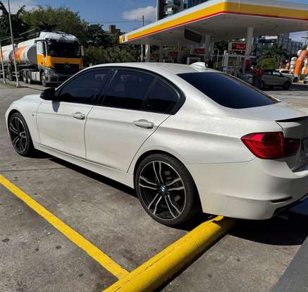 BMW-320i-2012