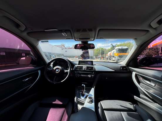 BMW-320i-2012