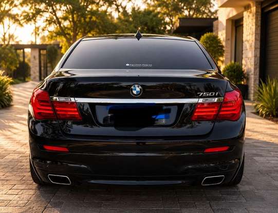 BMW-750i-4.4 SEDAN V8 32V GASOLINA 4P AUTOMÁTICO BMW-750i-2011