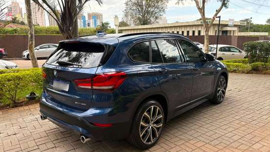 BMW-X1-2.0 16V TURBO ACTIVEFLEX SDRIVE20I X-LINE 4P AUTOMÁTICO BMW-X1-2022