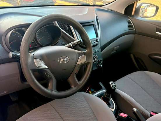 HYUNDAI-HB20S-1.0 COMFORT PLUS 12V TURBO FLEX 4P MANUAL HYUNDAI-HB20S-2017