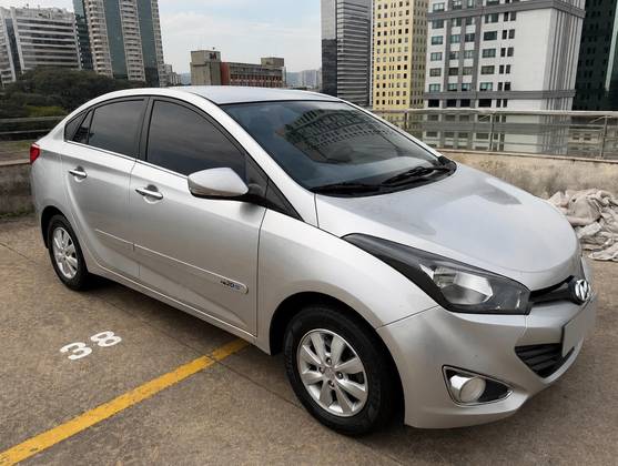 HYUNDAI HB20S 1.6 COMFORT PLUS 16V FLEX 4P MANUAL