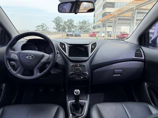 HYUNDAI-HB20S-2015