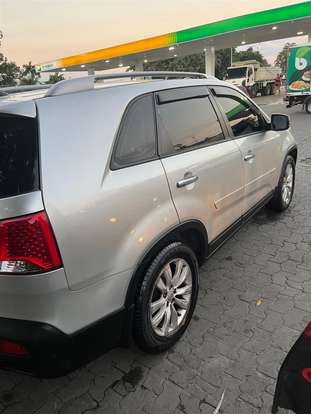 KIA-SORENTO-2011