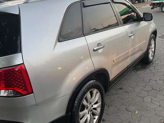 KIA-SORENTO-2.4 16V GASOLINA EX 7L 4WD AUTOMÁTICO KIA-SORENTO-2011