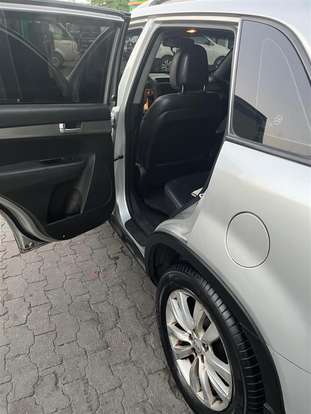 KIA-SORENTO-2011