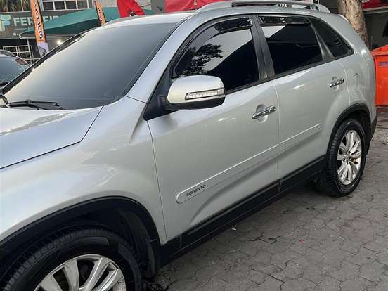 KIA-SORENTO-2.4 16V GASOLINA EX 7L 4WD AUTOMÁTICO KIA-SORENTO-2011