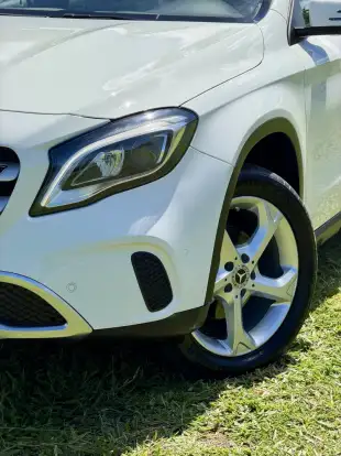 MERCEDES-BENZ-GLA 200-2017