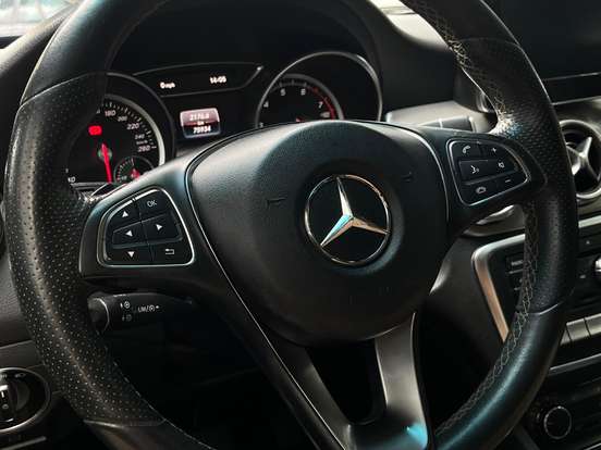 MERCEDES-BENZ-GLA 200-2017