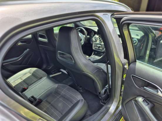 MERCEDES-BENZ-GLA 200-2015