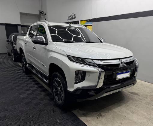 MITSUBISHI L200 TRITON 2.4 16V TURBO DIESEL SPORT HPE-S CD 4P 4X4 AUTOMÁTICO