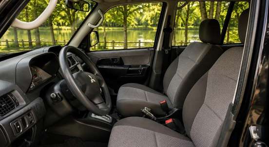 MITSUBISHI-PAJERO TR4-2009