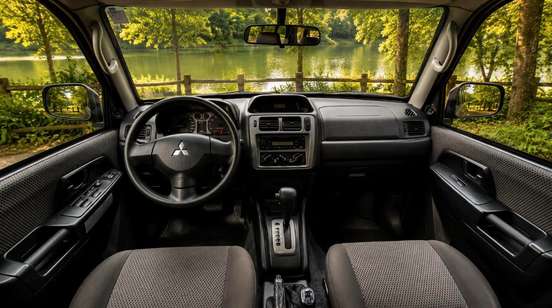 MITSUBISHI-PAJERO TR4-2009