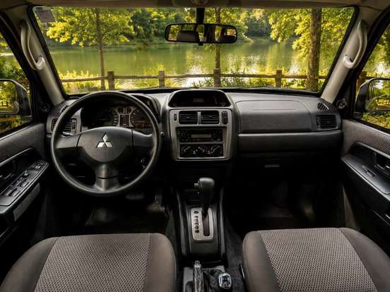 MITSUBISHI-PAJERO TR4-2.0 4X4 16V 140CV FLEX 4P AUTOMÁTICO MITSUBISHI-PAJERO TR4-2009