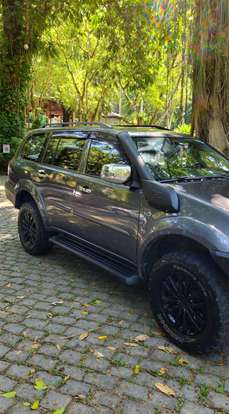 MITSUBISHI-PAJERO-3.2 HPE 4X4 7 LUGARES 16V TURBO INTERCOOLER DIESEL 4P AUTOMÁTICO MITSUBISHI-PAJERO-2015