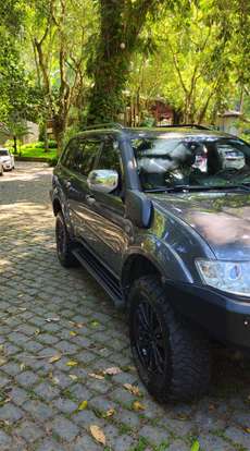 MITSUBISHI-PAJERO-2015