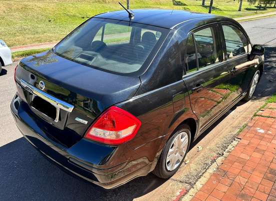 NISSAN-TIIDA-2011