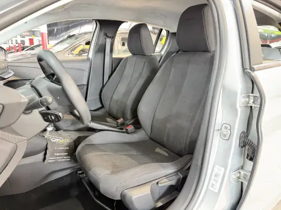 PEUGEOT-208-2021