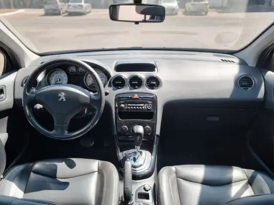 PEUGEOT-408-2016