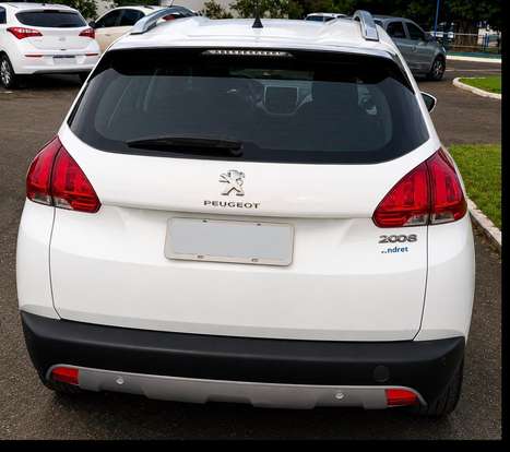 PEUGEOT-2008-2017