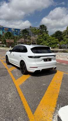 PORSCHE-CAYENNE-2022