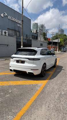 PORSCHE-CAYENNE-2022