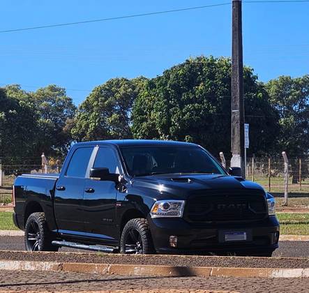RAM CLASSIC 5.7 V8 GASOLINA LARAMIE NIGHT EDITION CD 4X4 AUTOMÁTICO